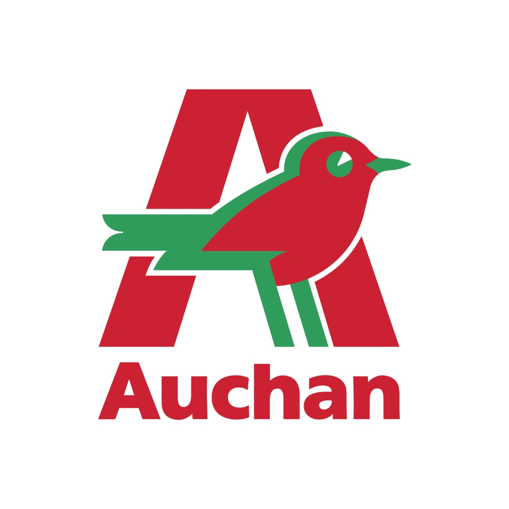 l'image montre le logo auchan, avec un oiseau rouge aux accents verts perché sur une grande lettre rouge « a » au dessus du mot « auchan » en texte rouge.
